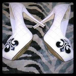 White w/ Blk. Sympol House of Dereon High Heel